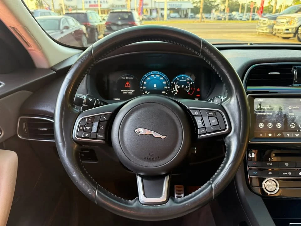 2017 Jaguar F-Pace - Image 11 of 17