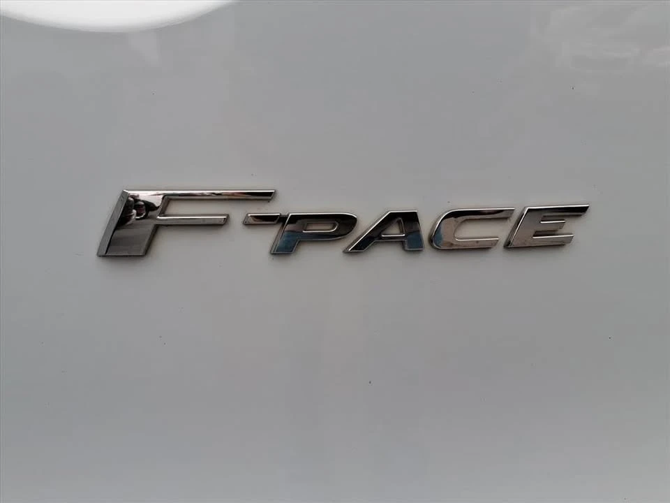 2017 Jaguar F-Pace - Image 18 of 19