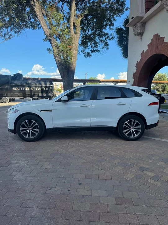 2017 Jaguar F-Pace - Image 6 of 11