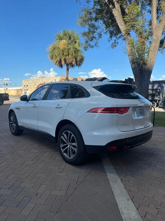 2017 Jaguar F-Pace - Image 5 of 11