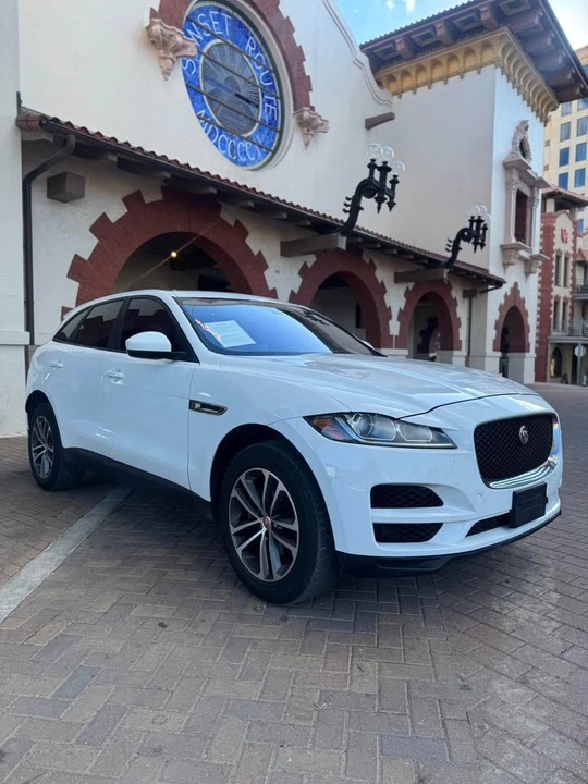 2017 Jaguar F-Pace - Image 3 of 11