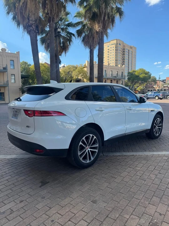 2017 Jaguar F-Pace - Image 4 of 11