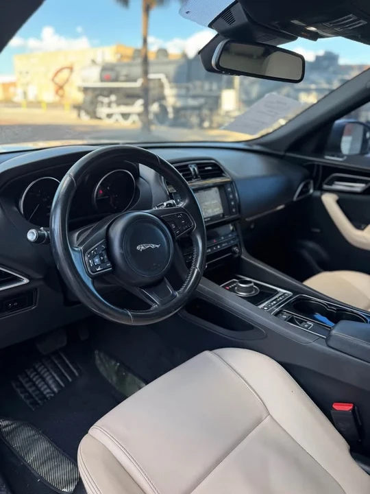 2017 Jaguar F-Pace - Image 8 of 11