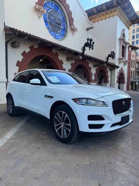 2017 Jaguar F-Pace - Image 3 of 11