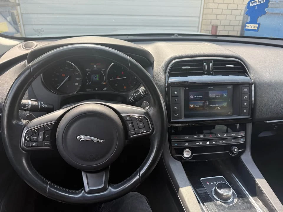 2017 Jaguar F-Pace - Image 5 of 9