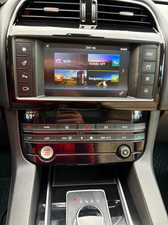 2017 Jaguar F-Pace - Image 13 of 19