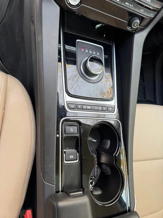 2017 Jaguar F-Pace - Image 17 of 18