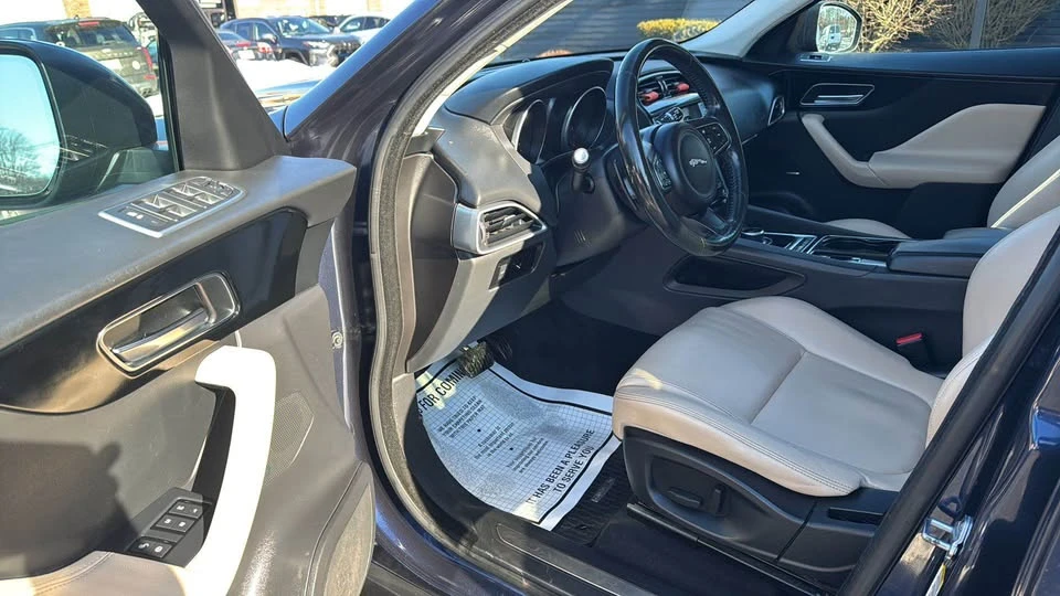 2017 Jaguar F-Pace - Image 7 of 17