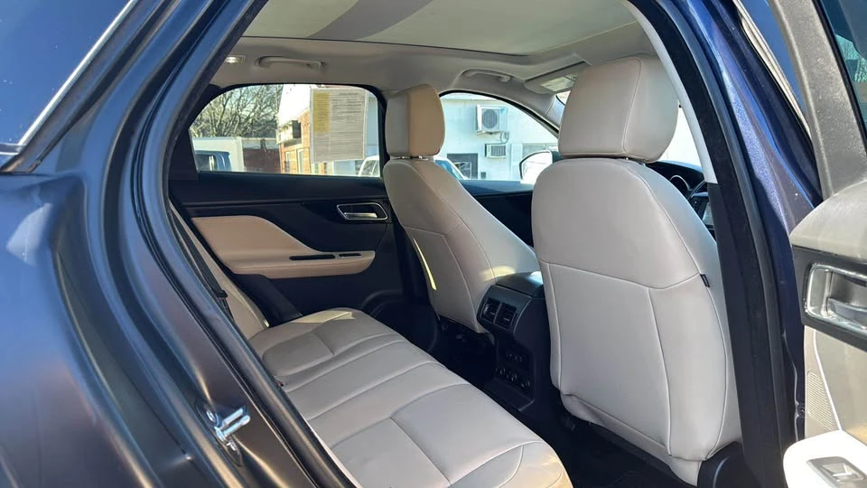 2017 Jaguar F-Pace - Image 12 of 17