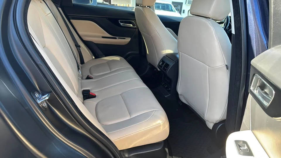 2017 Jaguar F-Pace - Image 10 of 17