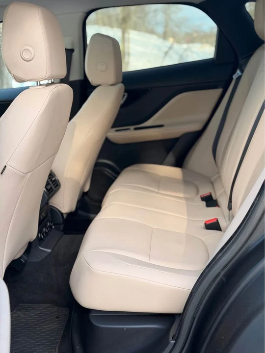 2017 Jaguar F-Pace - Image 8 of 17