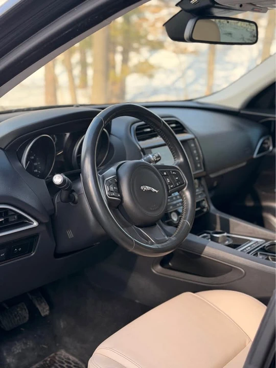 2017 Jaguar F-Pace - Image 10 of 17