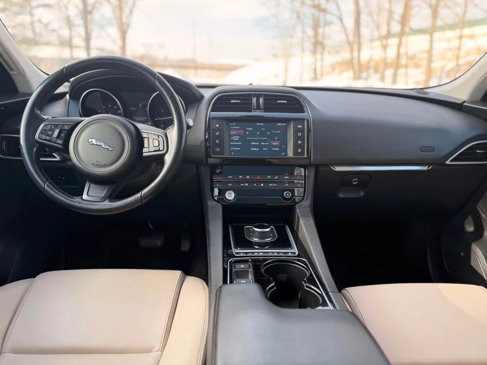 2017 Jaguar F-Pace - Image 14 of 17