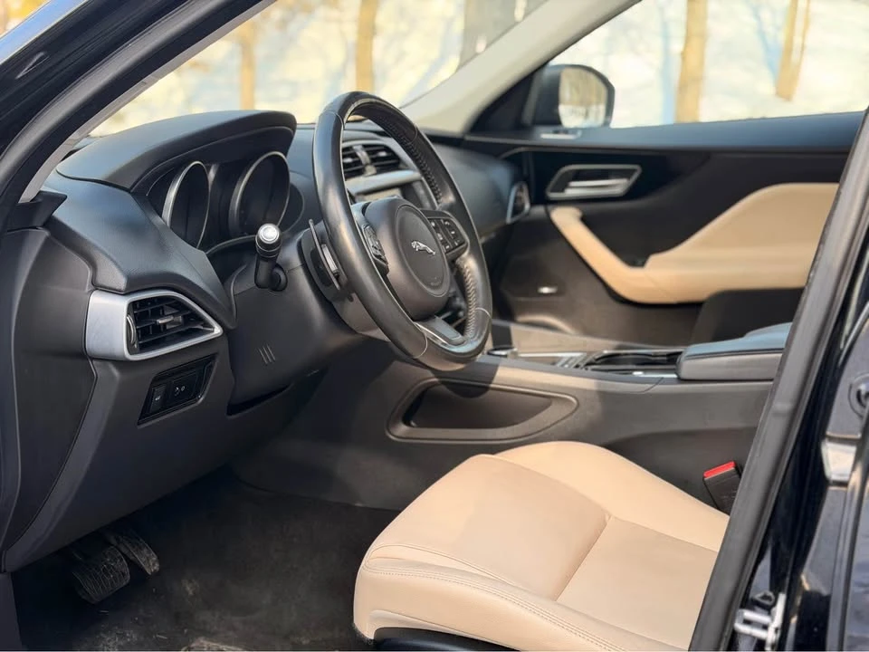 2017 Jaguar F-Pace - Image 9 of 17