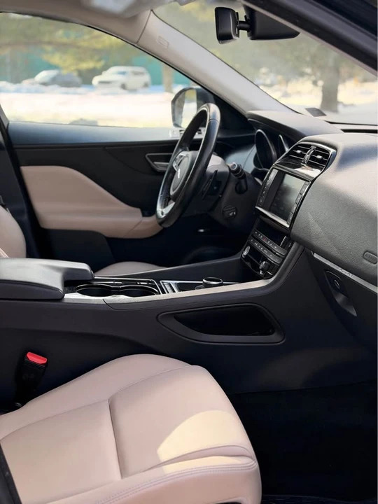2017 Jaguar F-Pace - Image 12 of 17