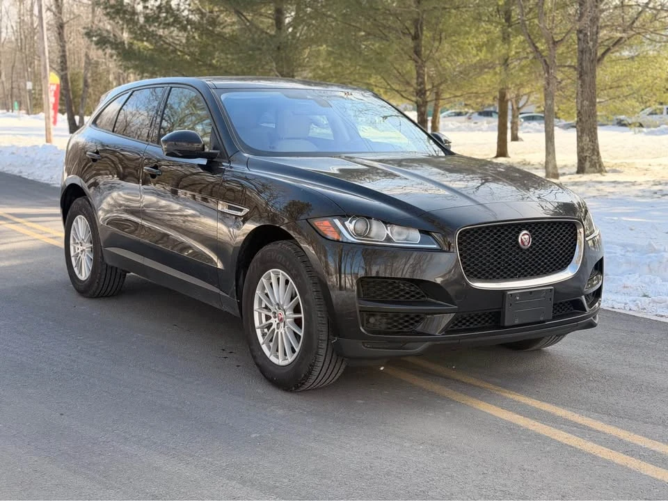 2017 Jaguar F-Pace - Image 4 of 17