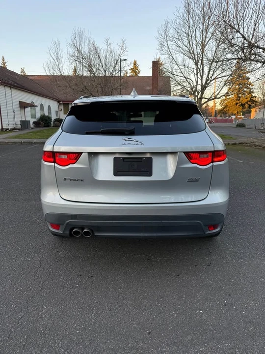 2017 Jaguar F-Pace - Image 11 of 17