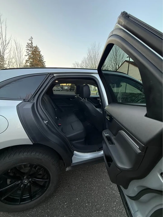 2017 Jaguar F-Pace - Image 15 of 17