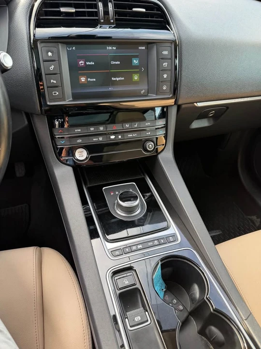 2017 Jaguar F-Pace - Image 13 of 20