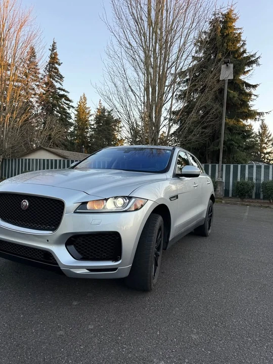 2017 Jaguar F-Pace - Image 3 of 17