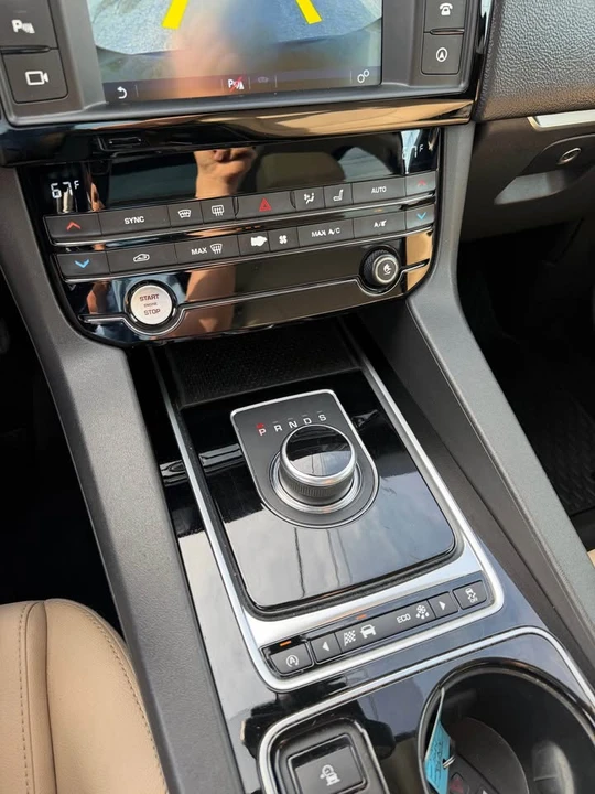 2017 Jaguar F-Pace - Image 15 of 20