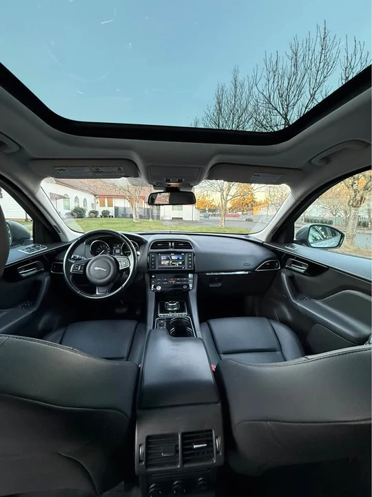 2017 Jaguar F-Pace - Image 11 of 17