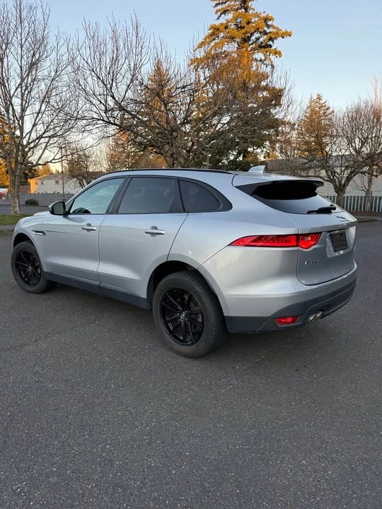 2017 Jaguar F-Pace - Image 4 of 17