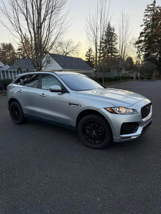 2017 Jaguar F-Pace - Image 2 of 17