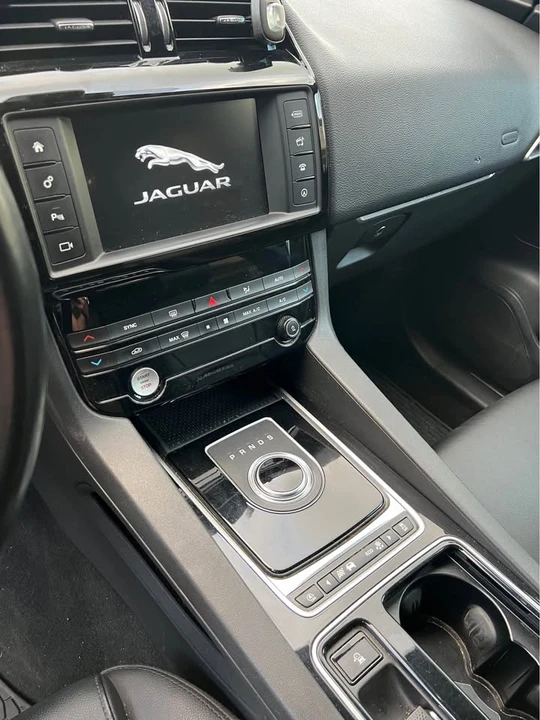 2017 Jaguar F-Pace - Image 10 of 10
