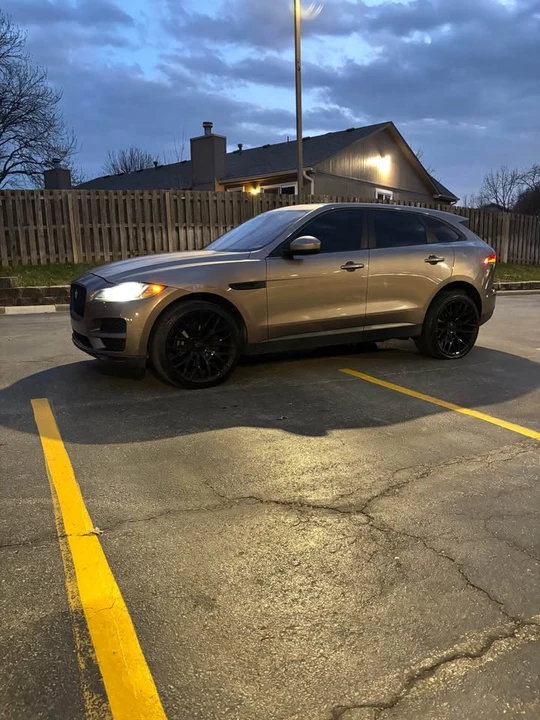 2017 Jaguar F-Pace - Image 19 of 20