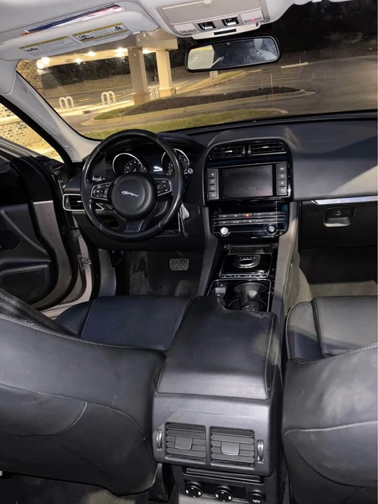 2017 Jaguar F-Pace - Image 7 of 20