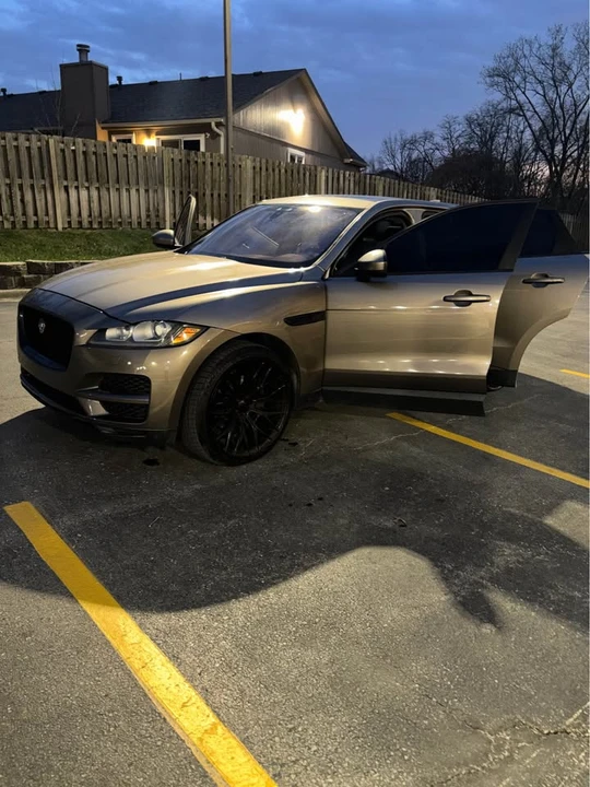 2017 Jaguar F-Pace - Image 2 of 20