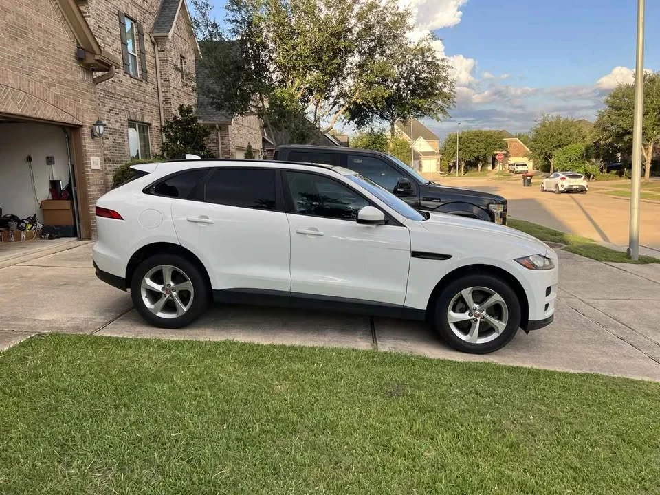2017 Jaguar F-Pace - Image 2 of 9