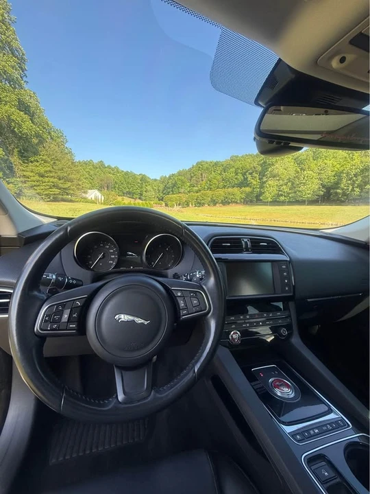 2017 Jaguar F-Pace - Image 11 of 17