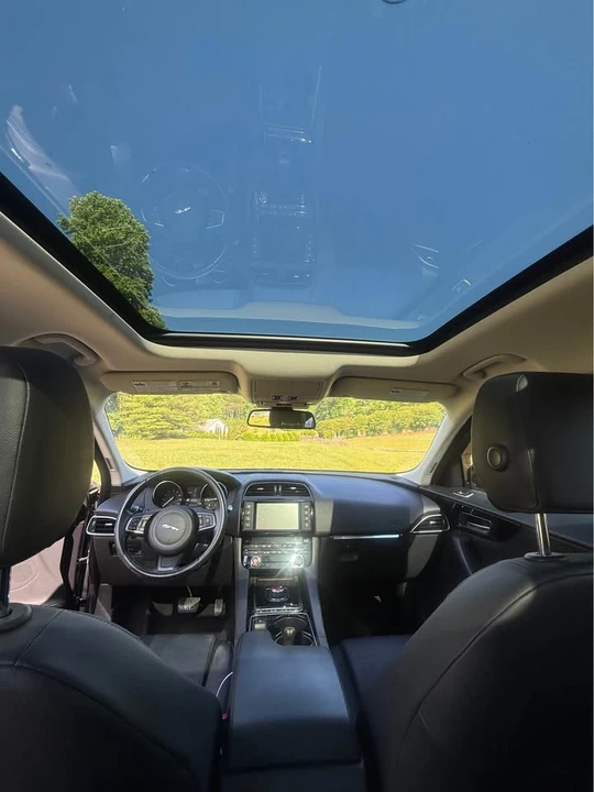 2017 Jaguar F-Pace - Image 14 of 17