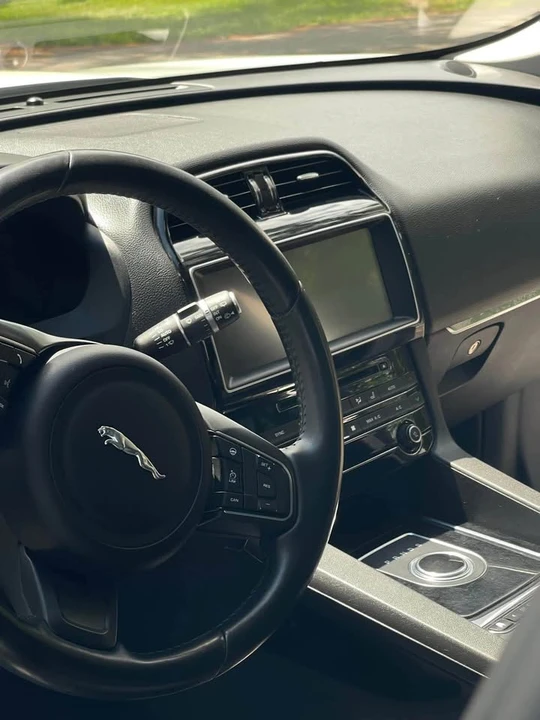 2017 Jaguar F-Pace - Image 4 of 5