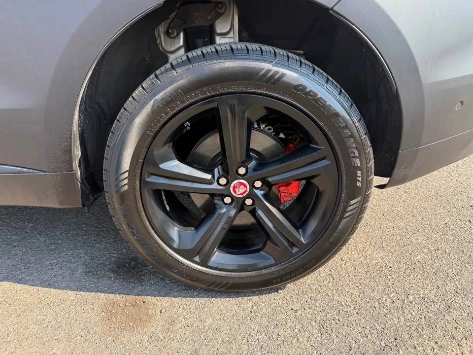 2017 Jaguar F-Pace - Image 7 of 15