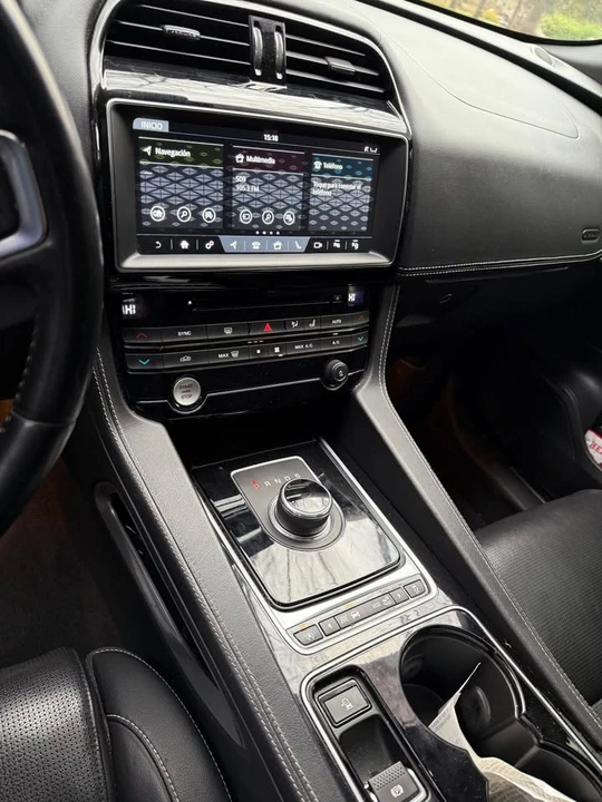 2017 Jaguar F-Pace - Image 10 of 11
