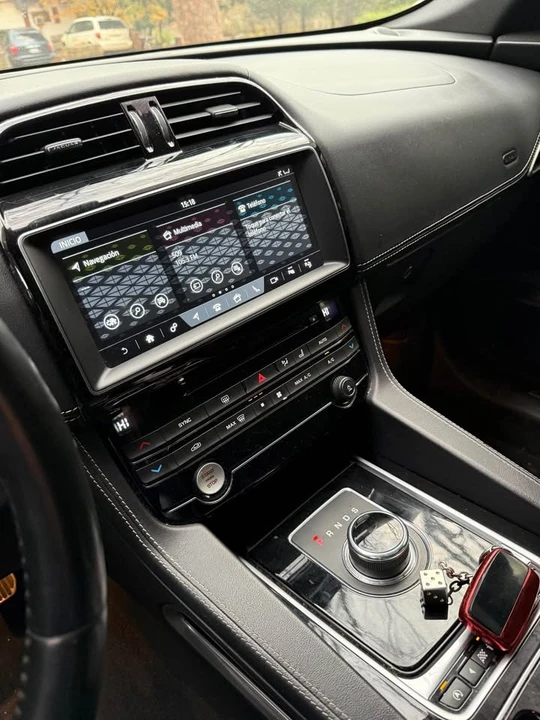 2017 Jaguar F-Pace - Image 6 of 11
