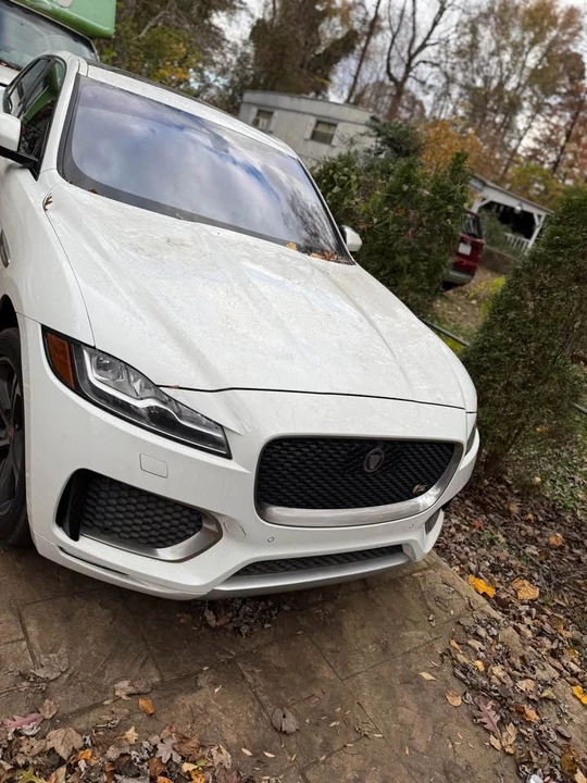 2017 Jaguar F-Pace - Image 2 of 11