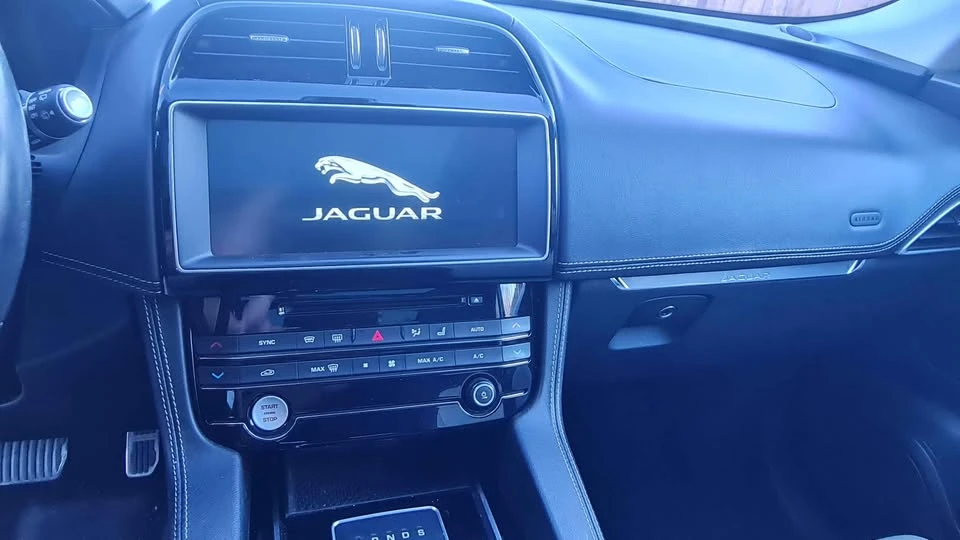 2017 Jaguar F-Pace - Image 13 of 21