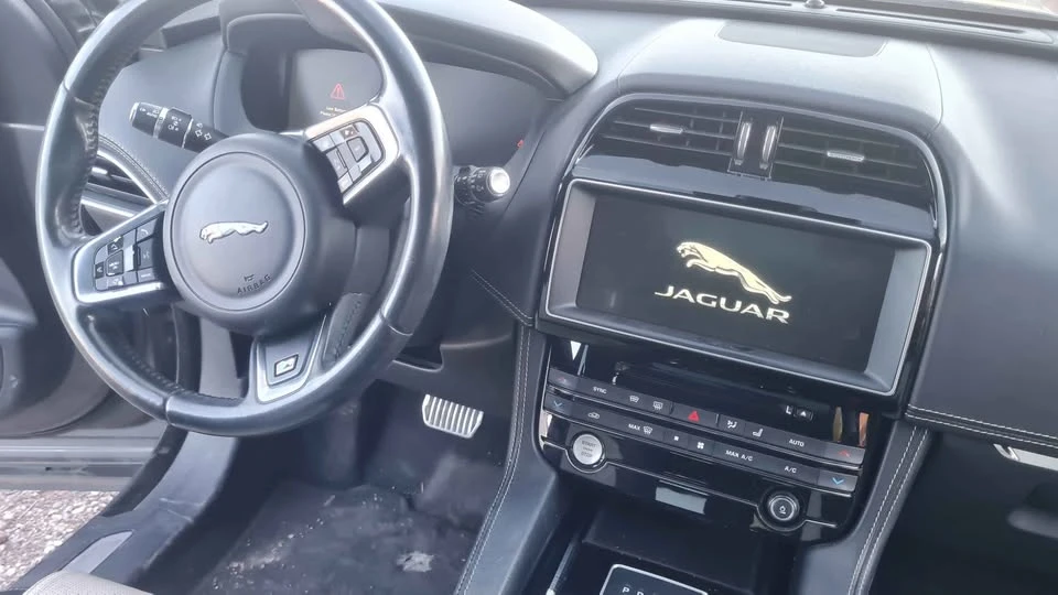 2017 Jaguar F-Pace - Image 20 of 21
