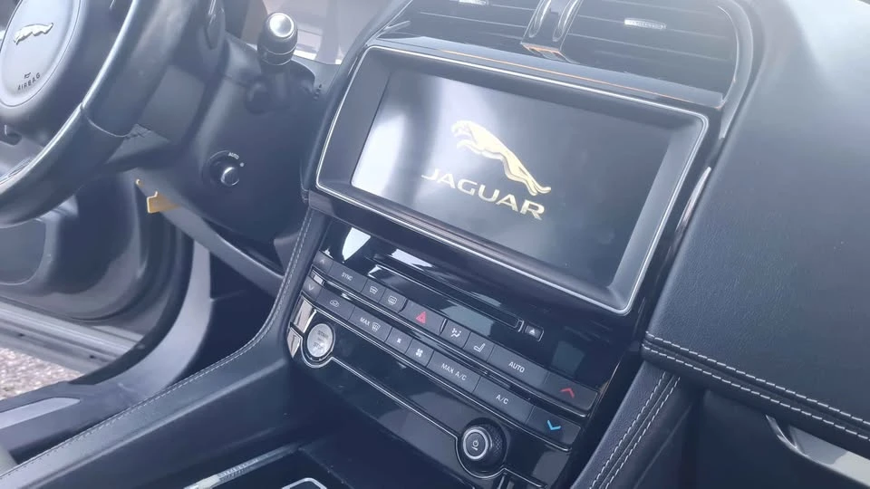 2017 Jaguar F-Pace - Image 19 of 21