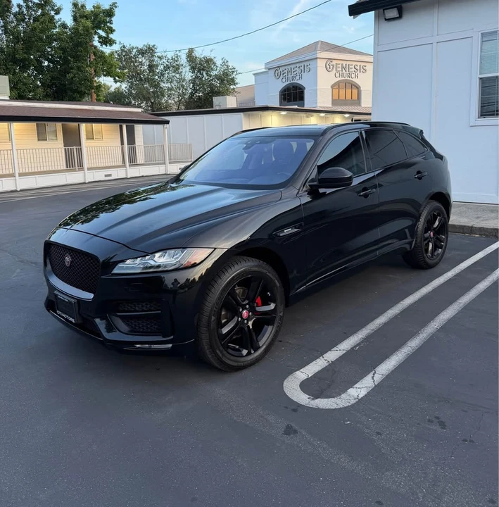 2017 Jaguar F-Pace - Image 2 of 15