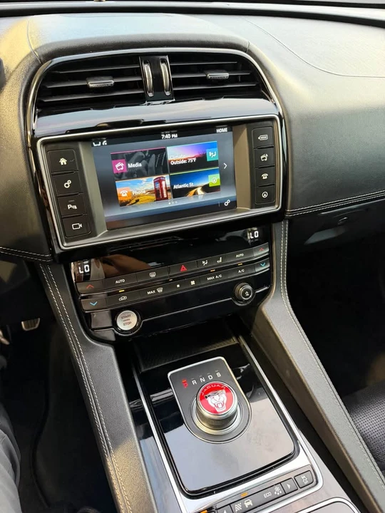 2017 Jaguar F-Pace - Image 12 of 15