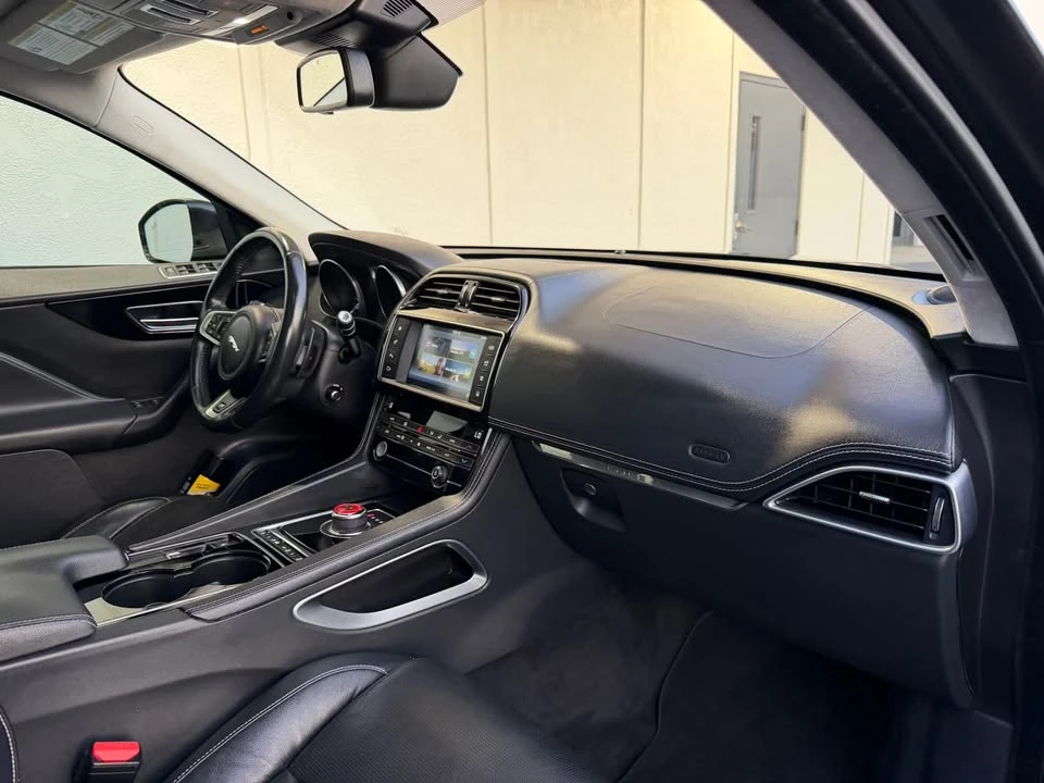 2017 Jaguar F-Pace - Image 11 of 15