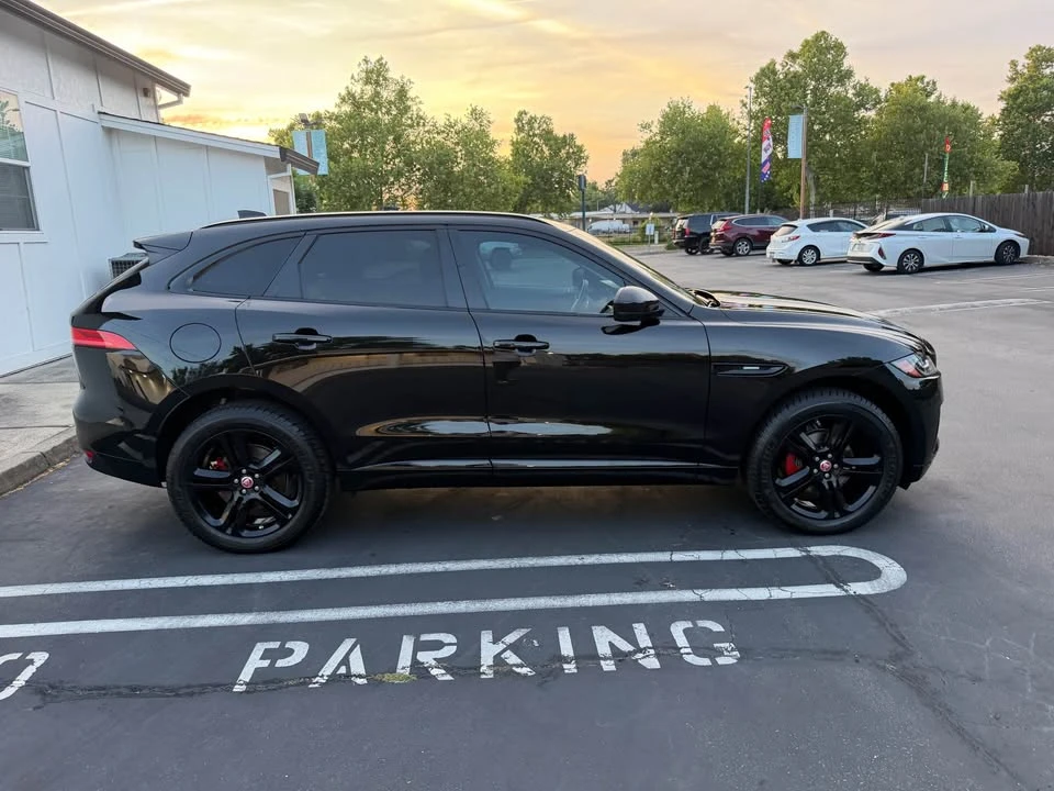 2017 Jaguar F-Pace - Image 7 of 15