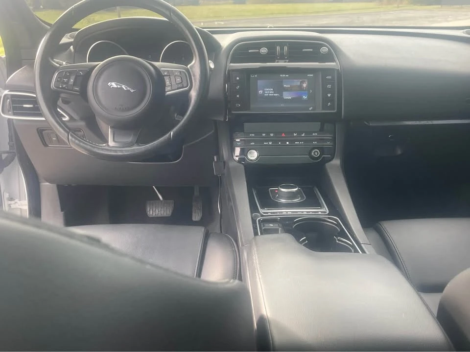 2017 Jaguar F-Pace - Image 10 of 11