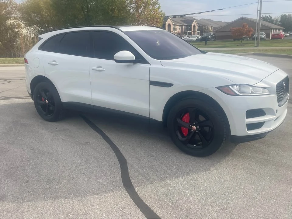 2017 Jaguar F-Pace - Image 2 of 11