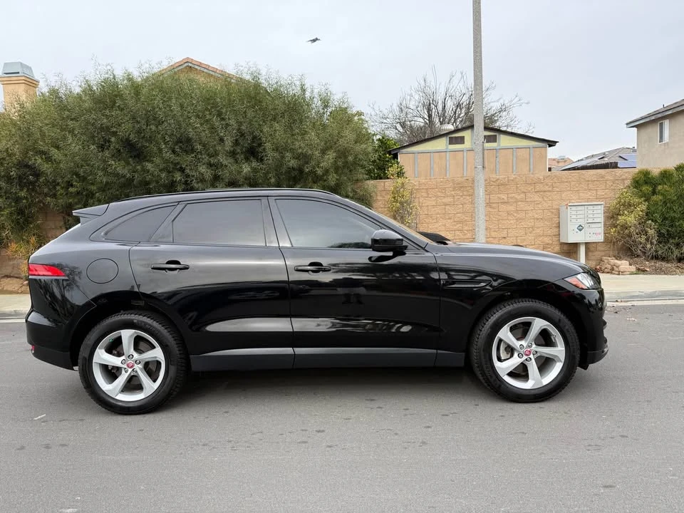 2017 Jaguar F-Pace - Image 5 of 12